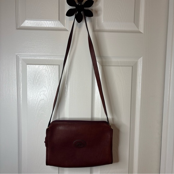 Etienne Aigner Handbags - Etienne Aigner Deep Brown Leather Vintage Shoulder Bag Zip Closure Gold Accents